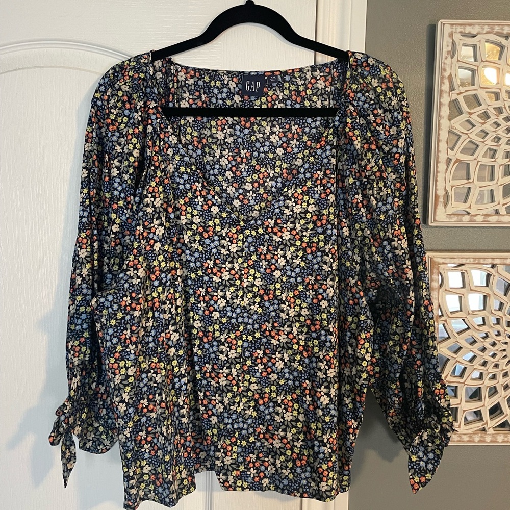Gap V-neck Floral Blouse
